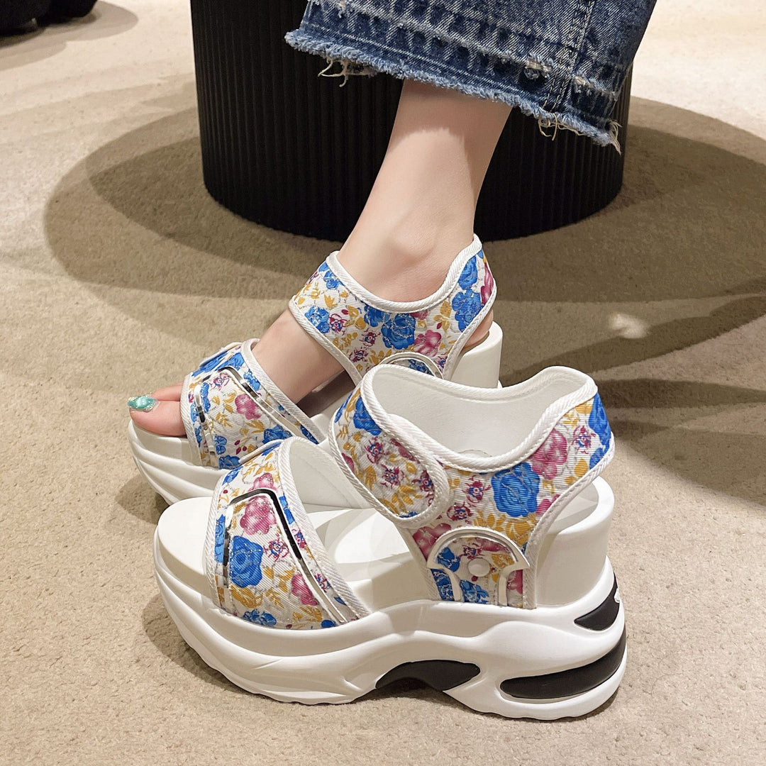 Damen Massiver Keilabsatz-Sandalette mit verstellbaren Klettriemen und geblümtem Textilobermaterial EB