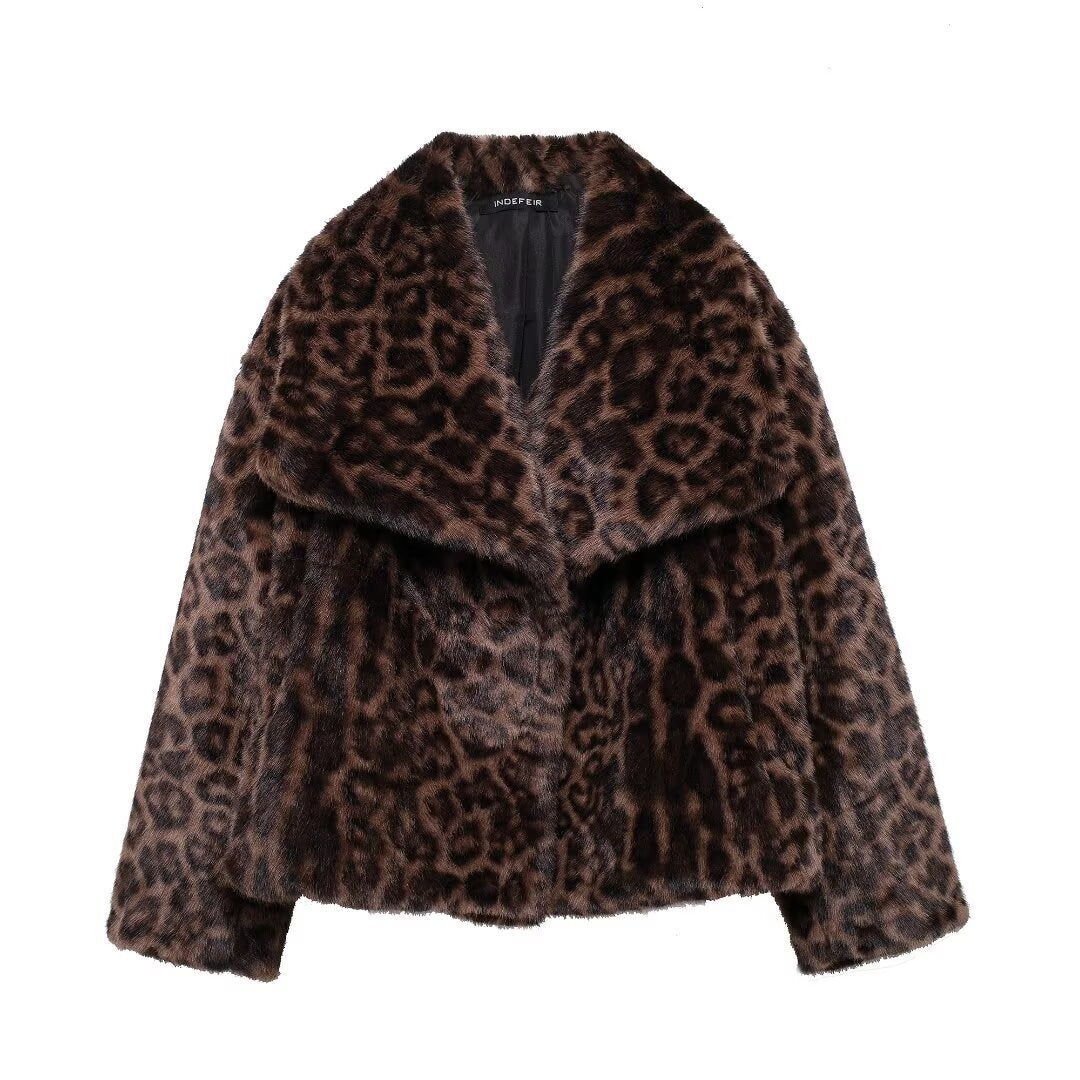 Damen nan kurze Kunstfelljacke mit Wildmuster, V-Ausschnitt und taillierter Silhouette EB