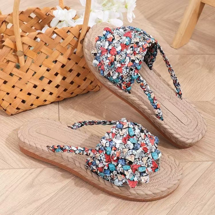 Damen modische Slide-Sandalen mit hochglänzendem Blumendetail EB
