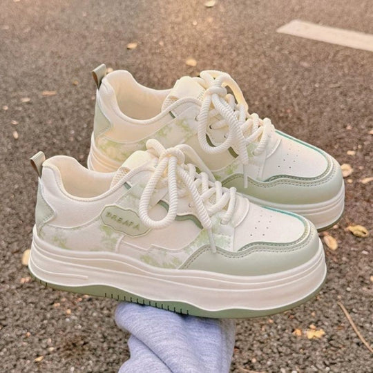Damen Voluminöser Plateau‑Sneaker im Retro‑Citystil mit dezenter Marmorierung und dämpfender Keilsohle EB