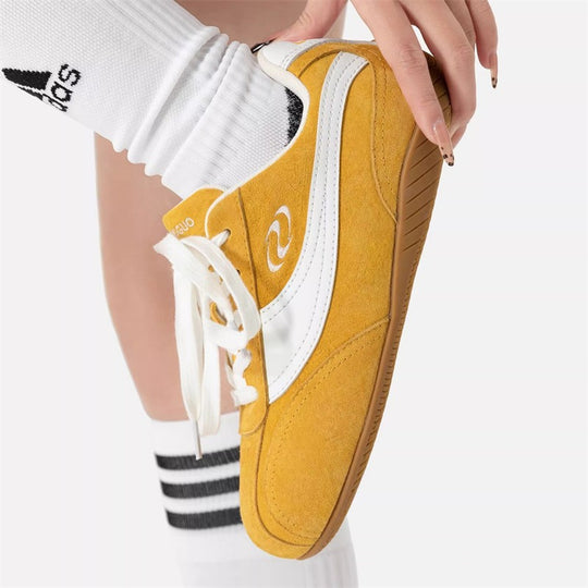 Damen Sportliche Sneaker mit robustem Wildleder-Obermaterial und rutschfester Sohle EB