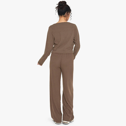 Damen bequemer Strickanzug mit cropped Jacke und weitem Hosenbein EB