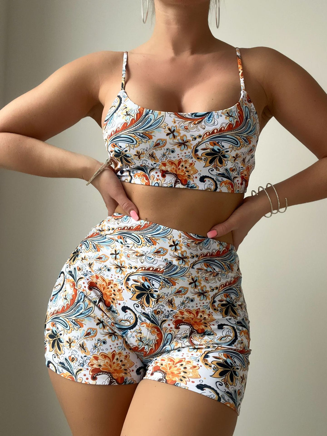 Damen Sportliches Crop-Top und High-Waist Shorts Set EB