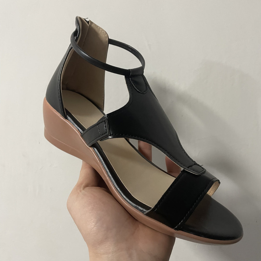 Damenschuhe mit Riemchen und moderner Silhouette sowie bequemer Keilsohle EB