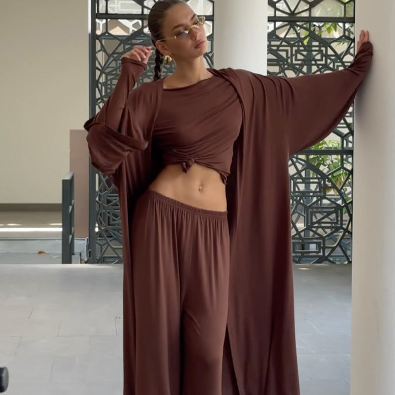 Damen Loungewear-Kombination mit weit geschnittenem Oberteil und weiten Hosen EB