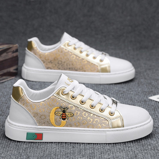 Damen verzierte Low-Top Sneaker mit Bienen-Stickerei und goldener Animal-Print-Optik EB