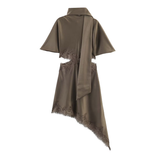 Damen Wickelkleid mit elegantem asymmetrischen Schnitt und zarter Spitzenverzierung EB