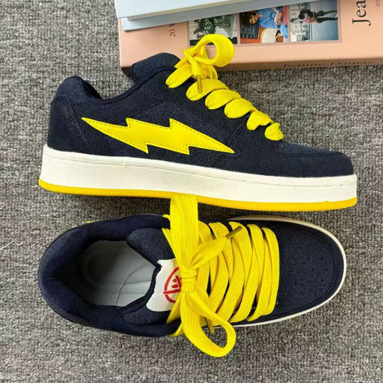 Damen Sportliche Sneakers mit auffälligem Blitz-Design EB