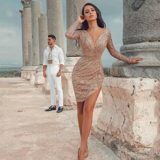 Damen Figurbetontes Glitzerkleid mit tiefem V-Ausschnitt und asymmetrischem Saum EB