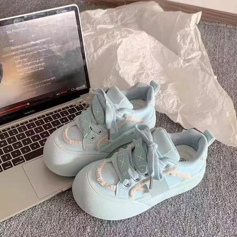 Damen Modische Sneaker mit innovativem Sohlenprofil und elastischem Schnürsystem EB