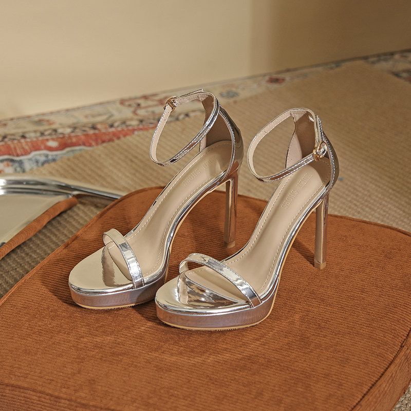 Damen elegante High Heel Sandalen mit glänzender Metalloptik EB