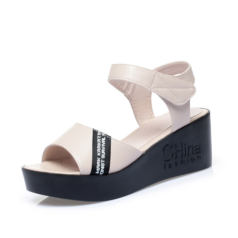 Damen Wedge-Sandaletten mit elegantem Riemendesign und komfortablem Fußbett EB