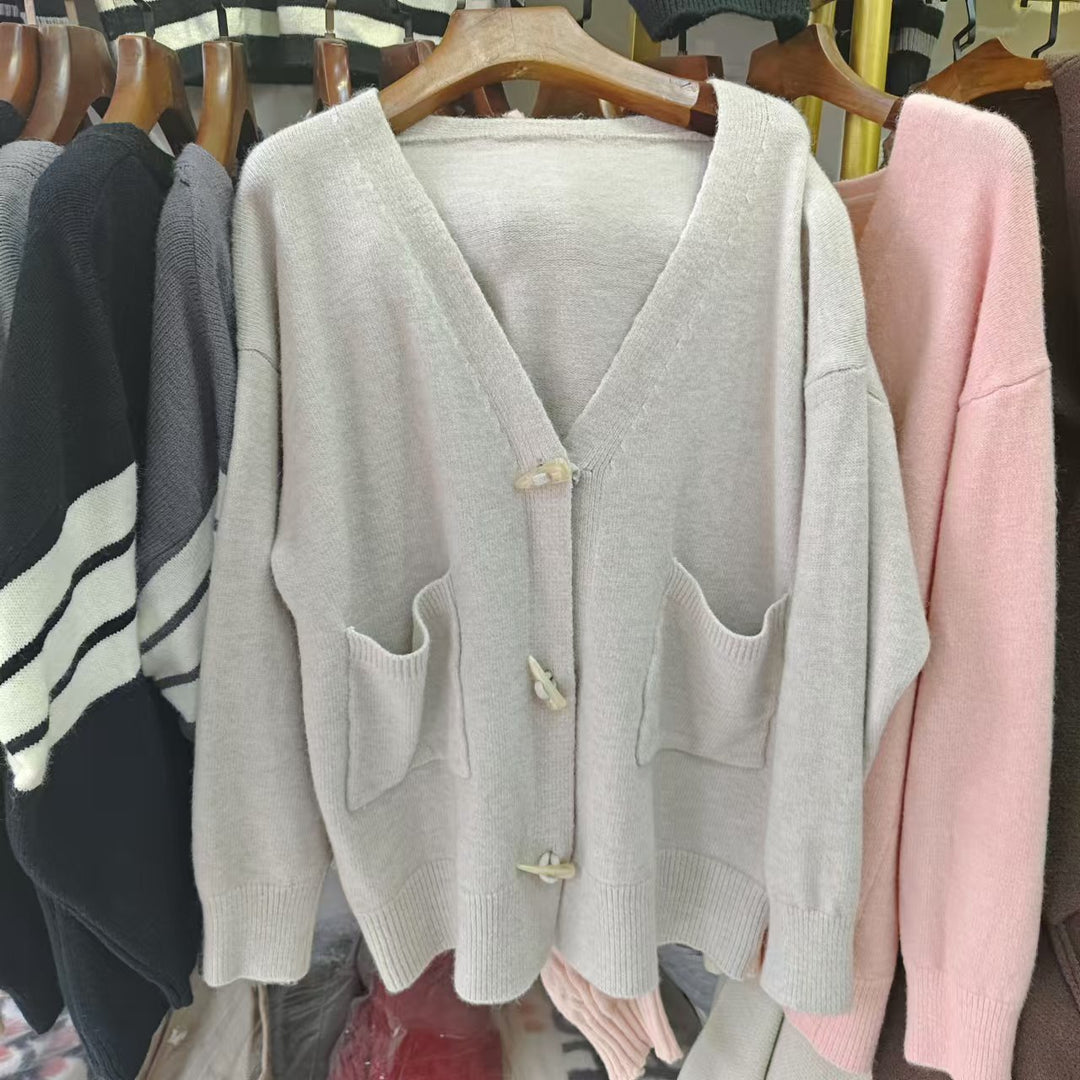 Damen gemütlicher Knitwear Cardigan mit großen Taschen und hochwertigen Knopfdetails EB