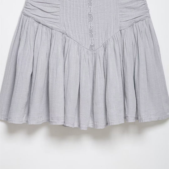 Damen luftiges Babydoll-Kleid mit Rüschendetails und elastischer Taillierung EB