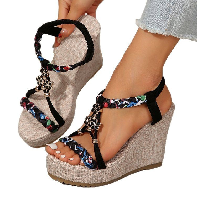 Damen Wedge-Sandalen mit floralem Detail und rutschfester Sohle EB
