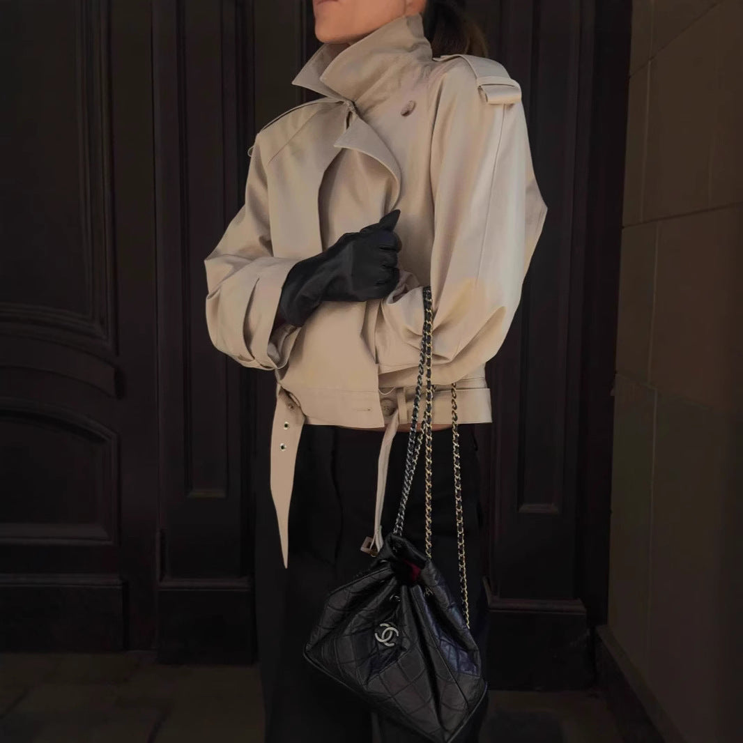 Damen elegante Trenchjacke mit innovativem Schnitt und praktischen Details EB