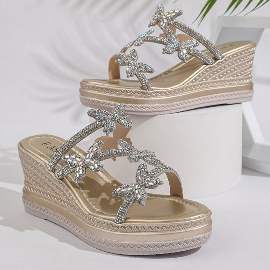 Damen Wedge-Sandalen mit funkelnden Schmetterlingsapplikationen und elegantem Kreppdesign EB