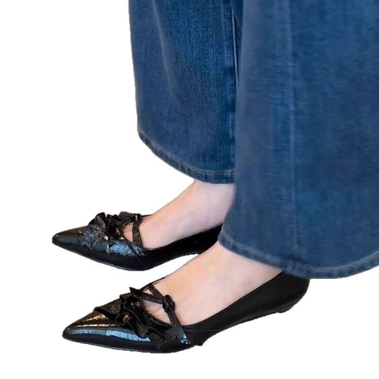 Damen elegante Spitzer Pumps mit Rüschen und dekorativem Riemen EB