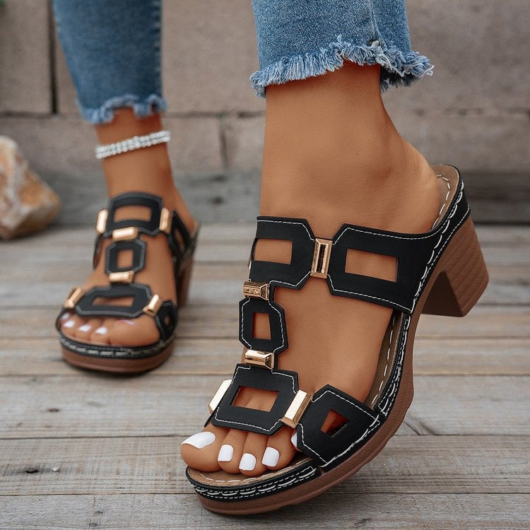 Damen Absatzsandalen mit modischem Riemendesign und verzierten Elementen EB