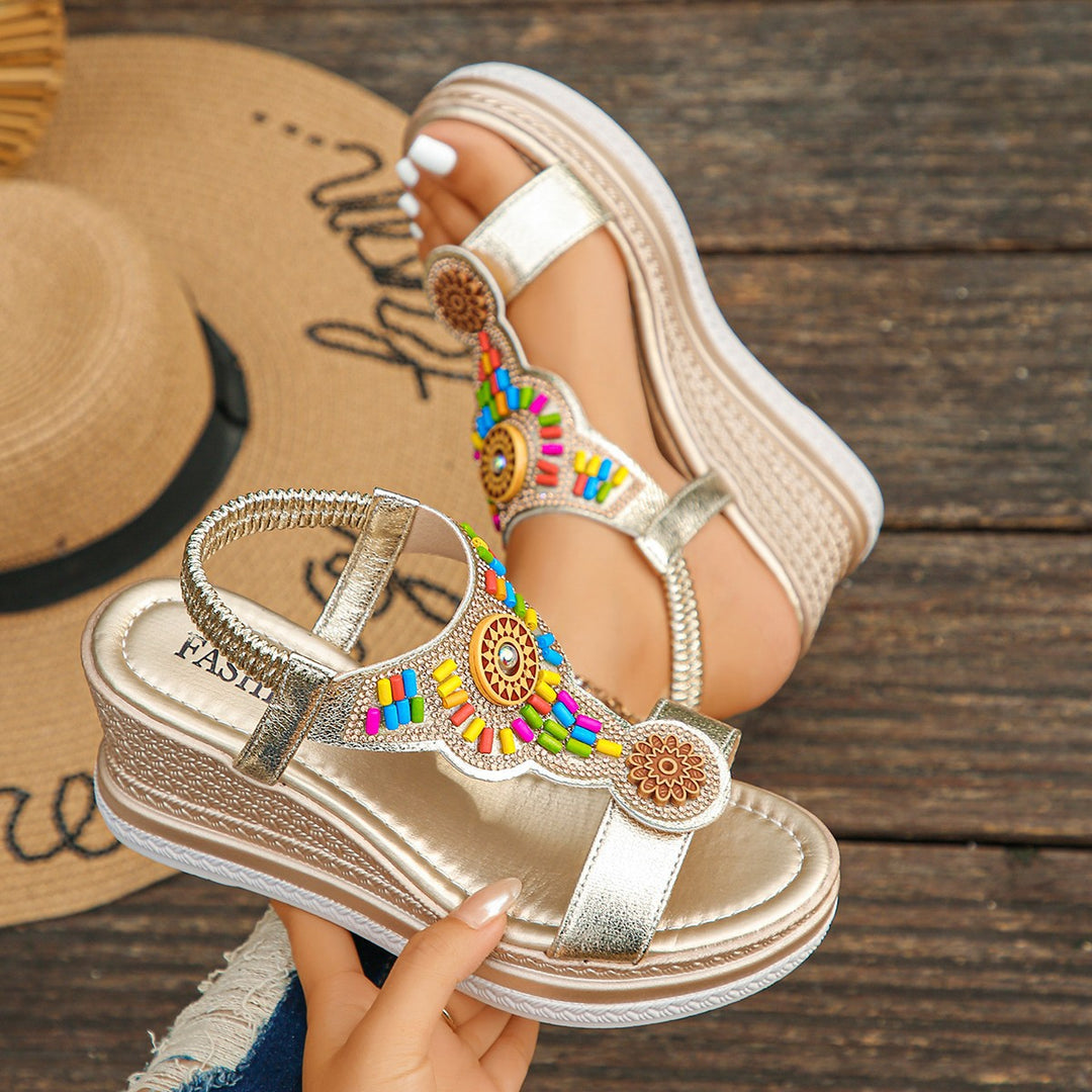Damen modische Wedge Sandalen mit bunten Perlen-Akzenten EB
