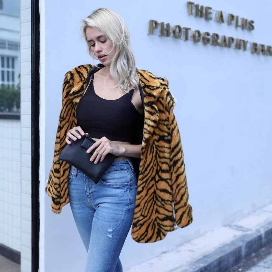 Damen Eleganter Kunstfellmantel im Tigerprint-Design EB