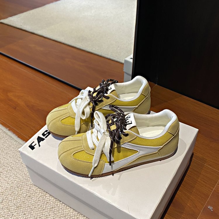 Damen Designer Sneakers mit eleganten Details und komfortabler Sohle EB