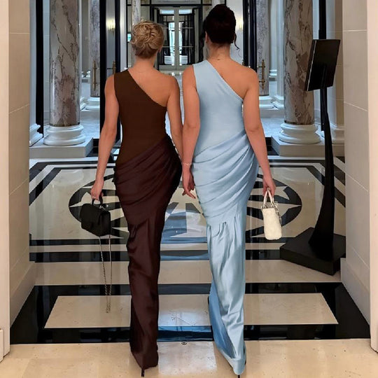 Damen Elegantes Maxikleid mit asymmetrischem Schnitt und raffinierten Drapierungen EB