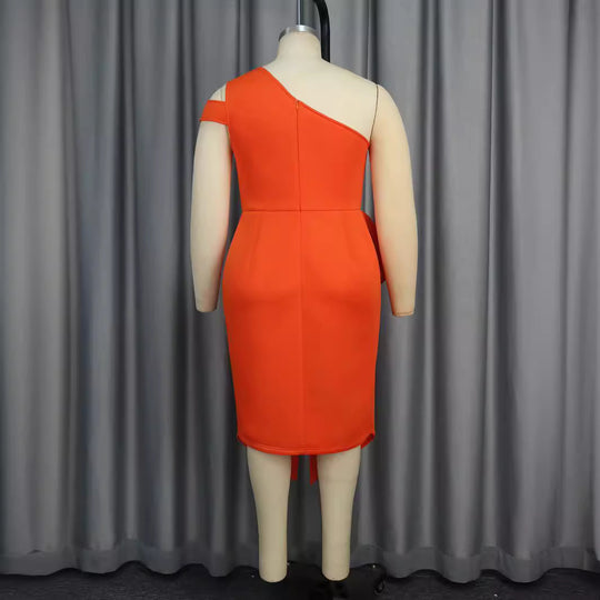 Damen Elegantes One-Shoulder Kleid mit Zierblüte und asymmetrischem Saum EB