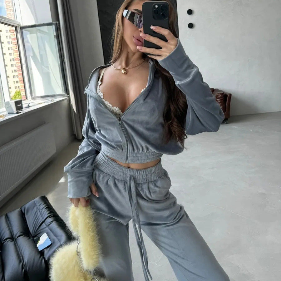 Damen luxuriöser Samt Zweiteiler Jogginganzug mit Cropped Reißverschluss und weiten Hosen Eichborn Berlin