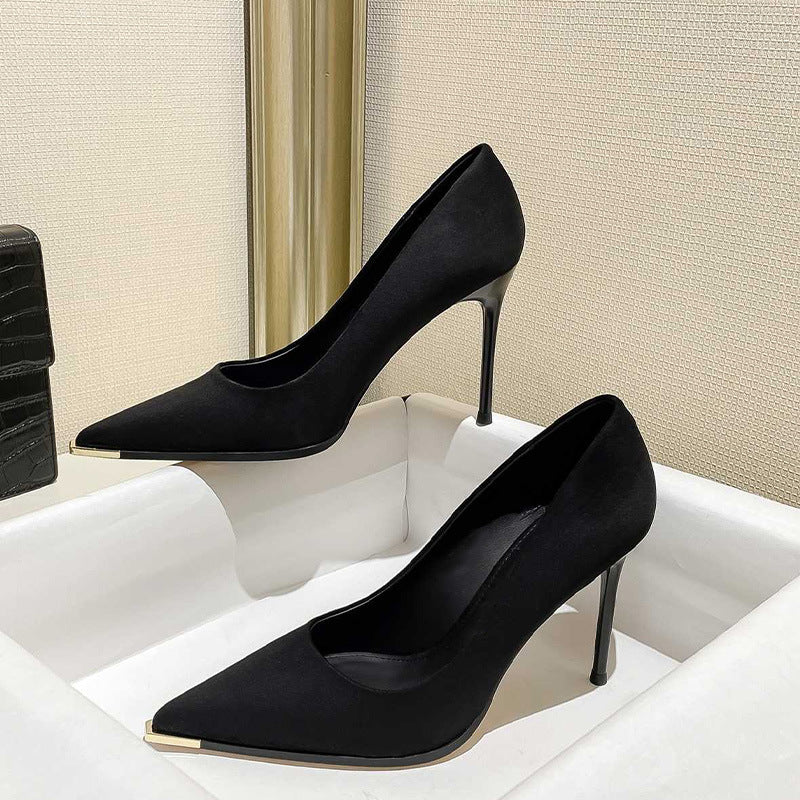 Damen schicke Stiletto-Pumps aus samtigem Obermaterial mit metallischen Akzenten EB