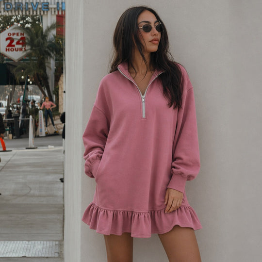Damen Oversize-Sweatkleid mit halbem Reißverschluss, Ballonärmeln, seitlichen Eingrifftaschen und Volant-Saum Eichborn Berlin