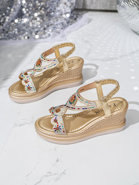 Damen Wedge-Sandalen mit verzierten Riemen und komfortablem Fußbett EB