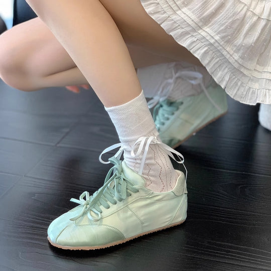 Damen Sportliche Sneakers mit eleganter Schnürung und atmungsaktiver Oberfläche EB