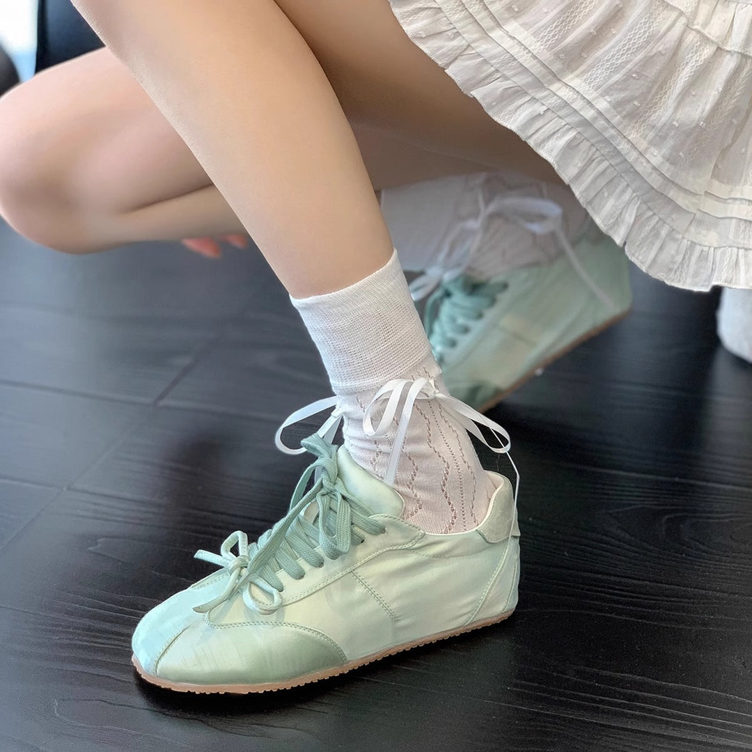 Damen Sportliche Sneakers mit eleganten Schnürdetails EB