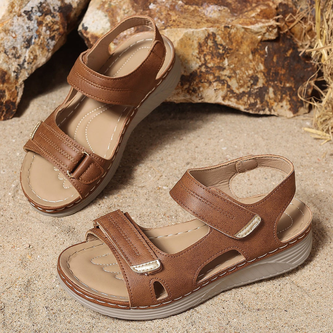 Damen Bequeme Sandalen mit verstellbaren Riemen und anatomisch geformtem Fußbett EB