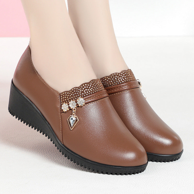 Damen Elegante und bequeme Wedge-Slipper mit modischem Schmuckdetail EB