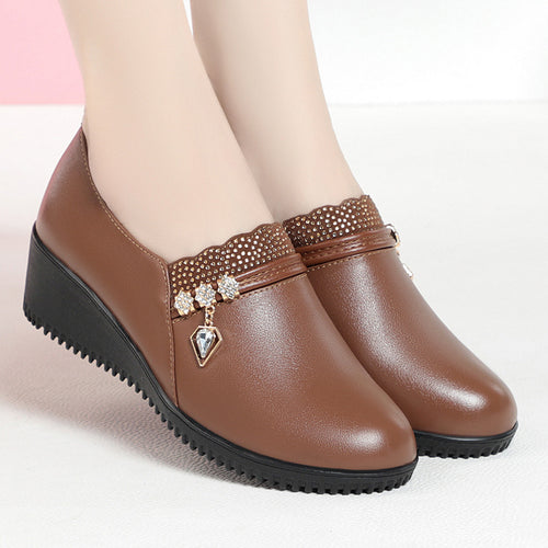 Damen Elegante und bequeme Wedge-Slipper mit modischem Schmuckdetail EB