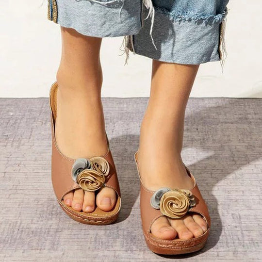 Damen Bequeme Keil-Sandalen mit dekorativem Blumenapplikation EB