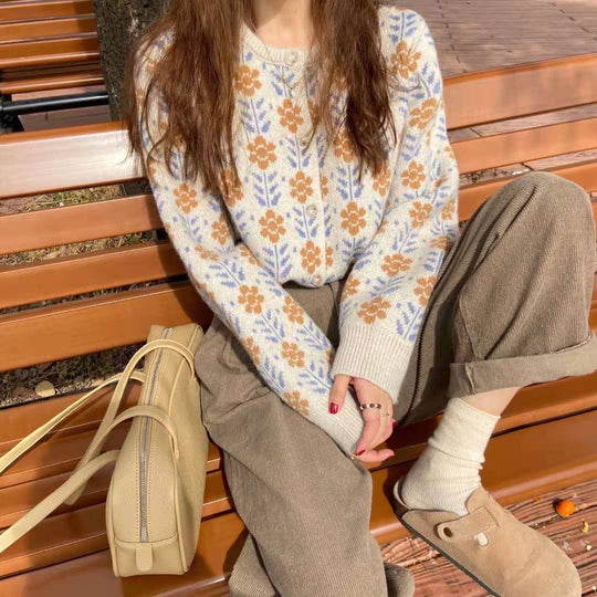 Damen Strickjacke mit floralen Muster und Knöpfen EB