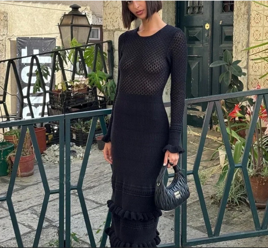 Damen Strickmaxikleid mit raffiniertem Lochmuster und kontrastierendem Streifen EB