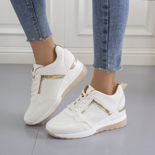 Damen  Keil‑Sneaker mit perforiertem Microfaser‑Upper, gepolsterter Fersenkappe und rutschfester Profilsohle EB
