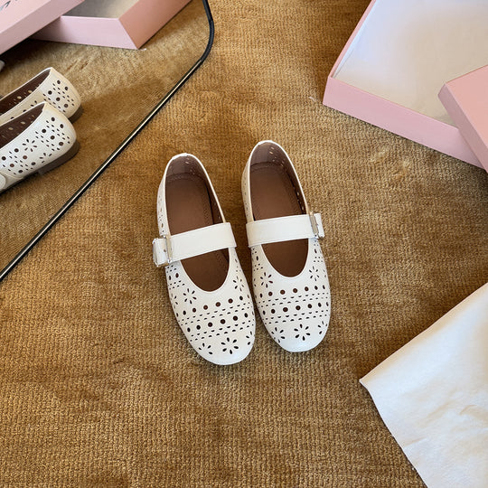 Damen Elegante und verspielte Ballerinas mit dekorativen Lochmustern und Riemchen EB