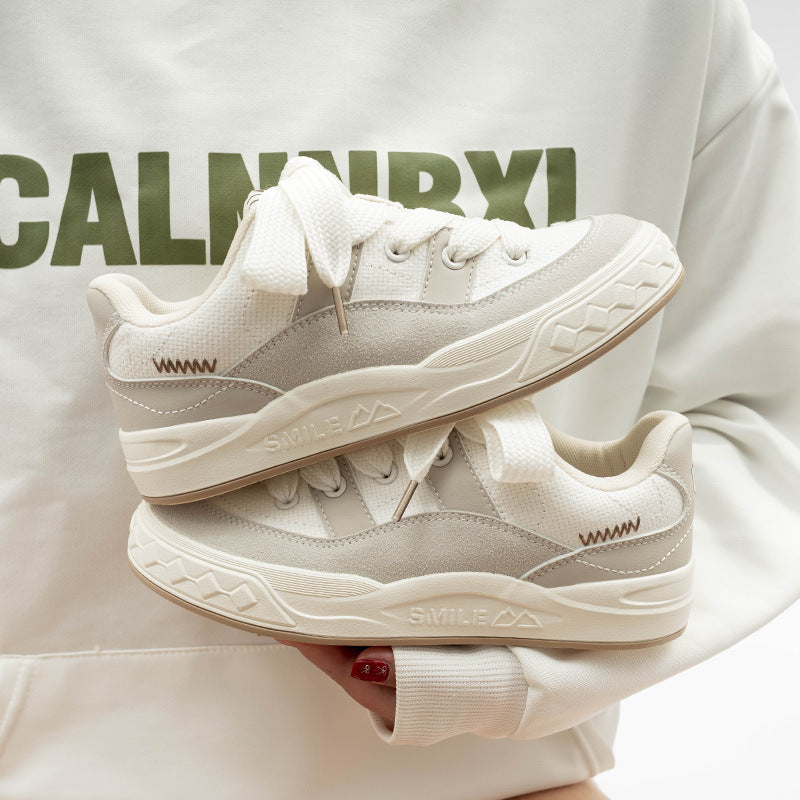 Damen Sportliche Sneakers mit innovativer Oberflächenstruktur und gepolsterter Sohle EB