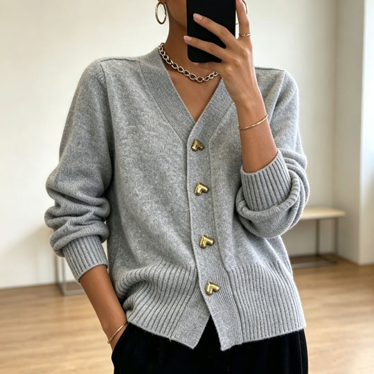 Damen Oversize V-Ausschnitt Strickcardigan mit herzförmigen Schmuckknöpfen EB