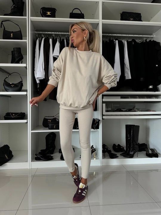 Damen zweiteiliges Lounge-Set mit oversized Sweatshirt und enganliegender Rippleggings EB