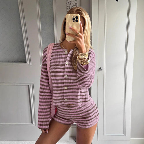 Damen nan gestreiftes Feinstrick-Loungewear-Set mit Knopfleiste und Highwaist-Shorts EB