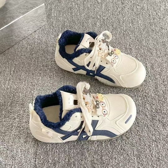 Damen modische Sneaker mit wärmendem Kunstfellfutter und verspieltem Dekor EB