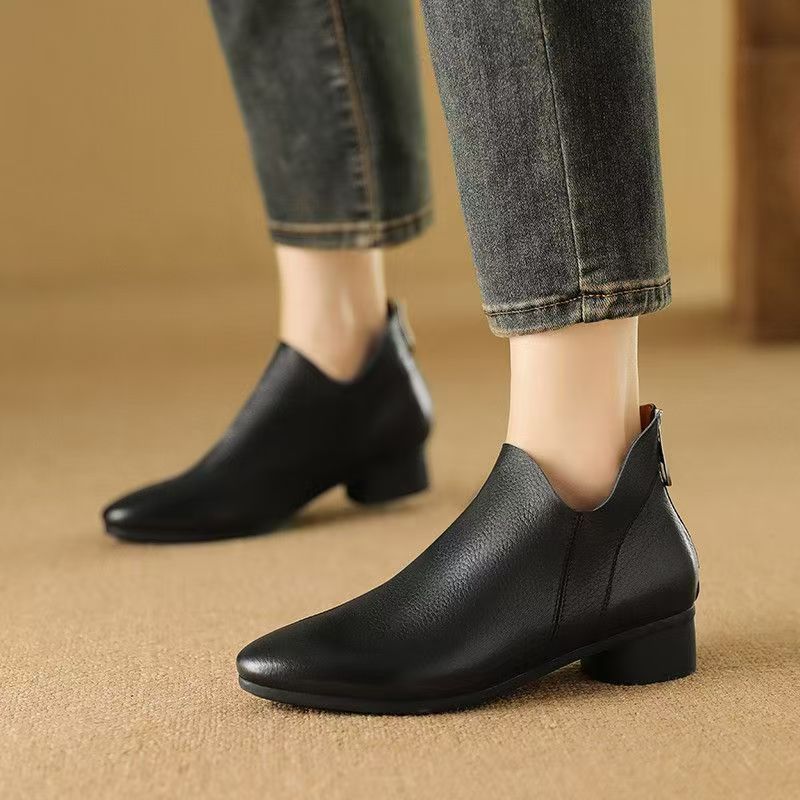 Damen Elegante Ankle Boots mit modischem Schnitt und bequemer Passform EB