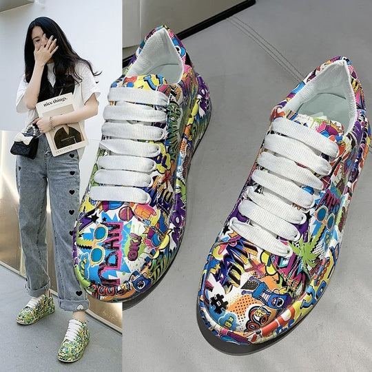 Damen Sneakers im bunten Comic-Design mit rutschfester Sohle EB