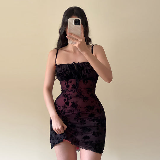 Damen verführerisches Spitzenkleid mit raffiniertem Schnitt und verstellbaren Trägern EB